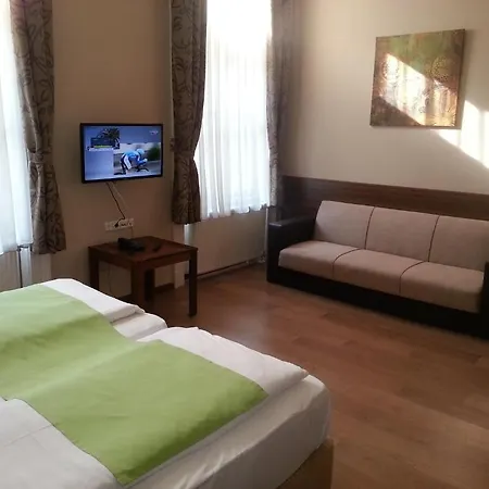 Elit Hotel 3*